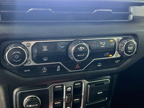 Used 2024 Jeep Wrangler Unlimited Sport AWD/4WD image 14