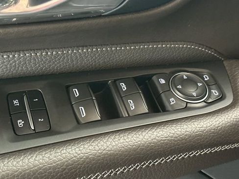 Used 2021 GMC Yukon Denali w/ Denali Premium Package image 13