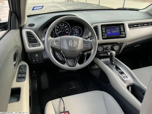 Used 2020 Honda HR-V LX image 9