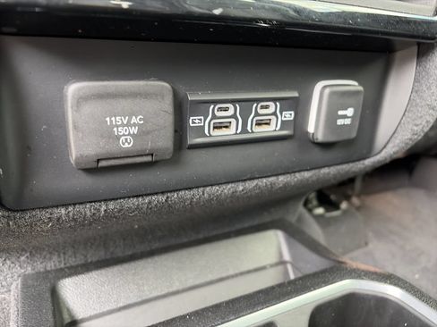 Used 2024 Jeep Wagoneer Series III AWD/4WD image 32
