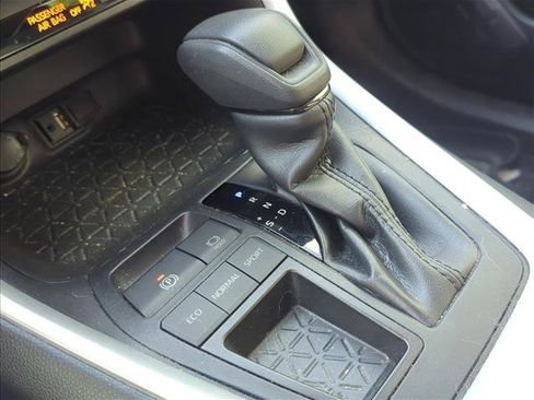 Used 2019 Toyota RAV4 XLE FWD image 20
