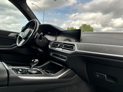 Used 2022 BMW X7 xDrive40i w/ M Sport Package AWD/4WD image 25