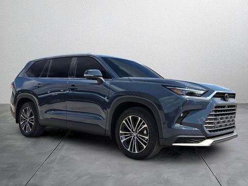 Used 2025 Toyota Grand Highlander AWD Hybrid image 6