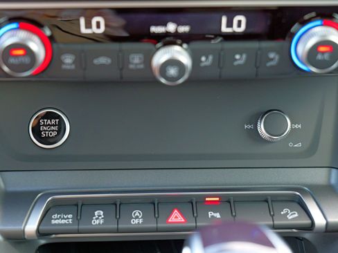 New 2025 Audi Q3 2.0T Premium Plus image 17