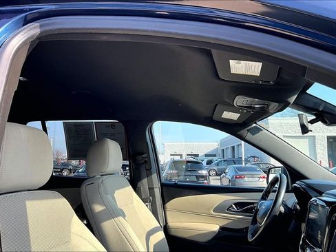 Used 2022 Chevrolet Traverse LT image 23