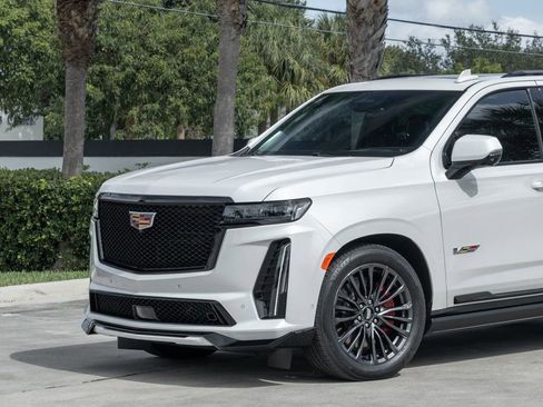 Used 2023 Cadillac Escalade V image 2