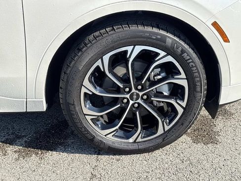 New 2026 Lincoln Nautilus Reserve AWD/4WD image 9
