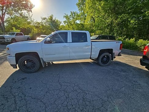 Used 2018 Chevrolet Silverado 1500 LT w/ All Star Edition AWD/4WD image 3