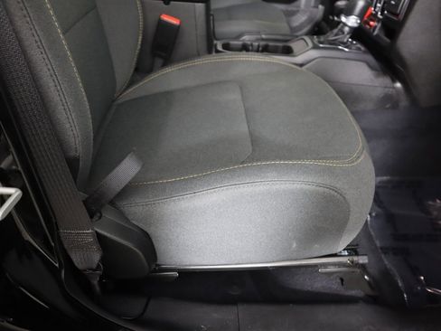 Used 2024 Jeep Wrangler Unlimited image 30