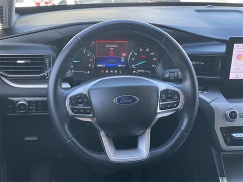 Used 2022 Ford Explorer XLT w/ Equipment Group 202A image 8