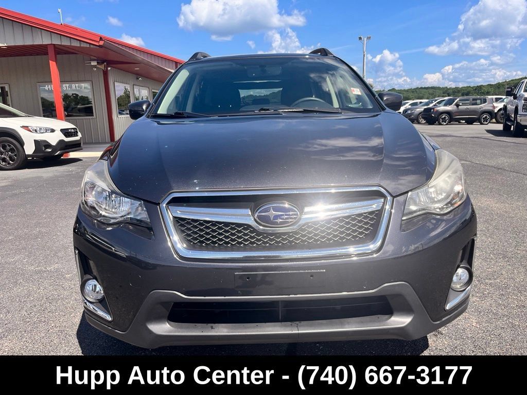 Used 2017 Subaru Crosstrek 2.0i Premium w/ Moonroof Package AWD/4WD image 2