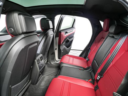 Certified 2026 Porsche Cayenne E-Hybrid Coupe AWD/4WD image 22