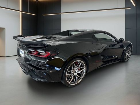 Used 2023 Chevrolet Corvette Z06 w/ Stealth Interior Trim Package RWD image 6