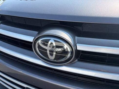 Used 2019 Toyota Highlander XLE AWD/4WD image 23
