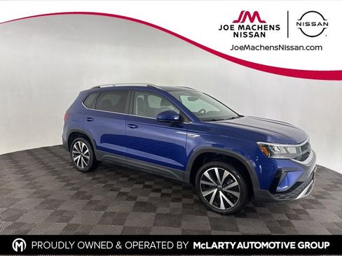 Used 2023 Volkswagen Taos SE w/ Panoramic Sunroof Package image 1