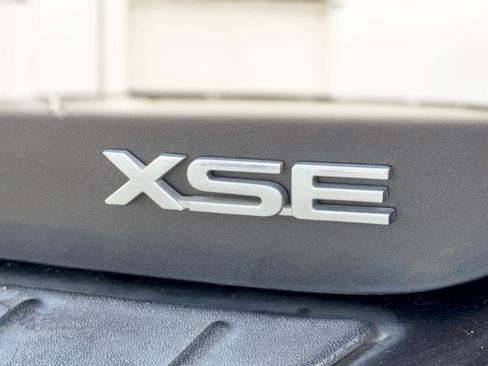 Used 2022 Toyota Highlander XSE FWD image 31