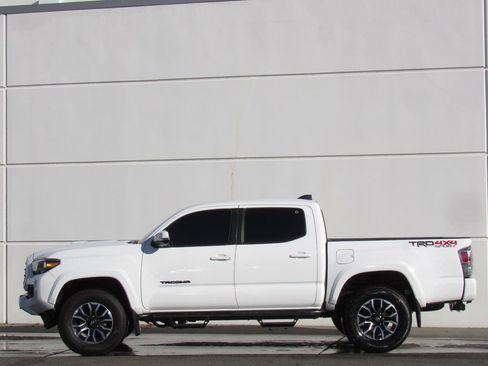 Certified 2023 Toyota Tacoma TRD Sport w/ Black Out Package (TMS) image 4