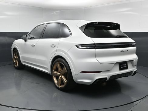 Used 2024 Porsche Cayenne S AWD/4WD image 10