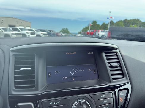 Used 2019 Nissan Pathfinder SV FWD image 11
