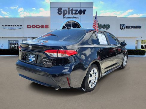 Used 2020 Toyota Corolla LE FWD image 2