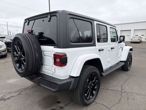 Used 2023 Jeep Wrangler Unlimited Sahara w/ Cold Weather Group AWD/4WD image 7