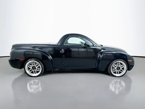 Used 2004 Chevrolet SSR w/ Preferred Equipment Group RWD image 4