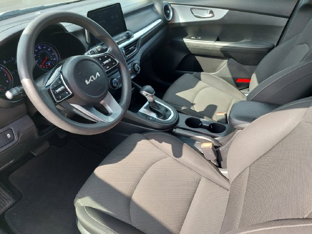 Used 2023 Kia Forte LXS w/ LXS Technology Package FWD image 9