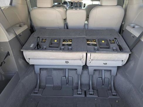 Used 2015 Toyota Sienna XLE Premium image 6