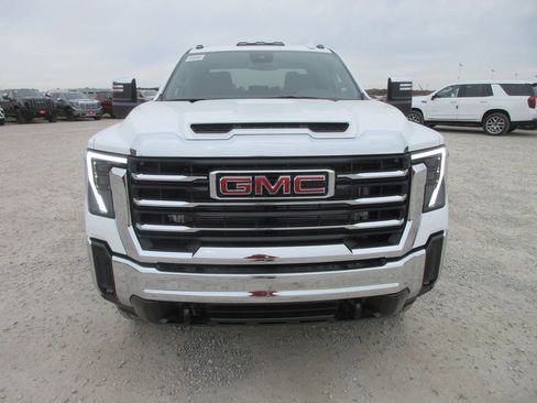 New 2026 GMC Sierra 3500 SLT image 11