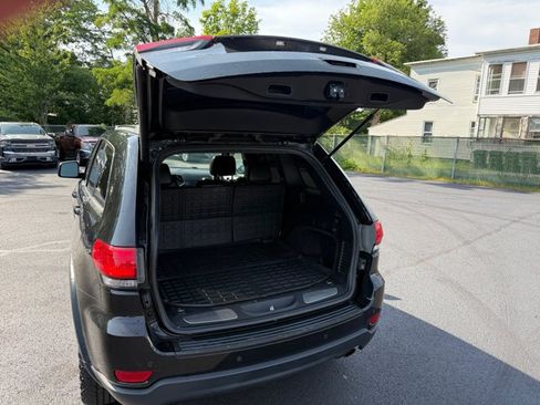 Used 2019 Jeep Grand Cherokee Limited AWD/4WD image 25