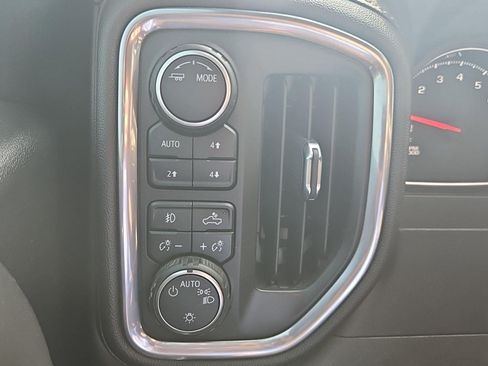 Used 2022 Chevrolet Silverado 1500 RST AWD/4WD image 19