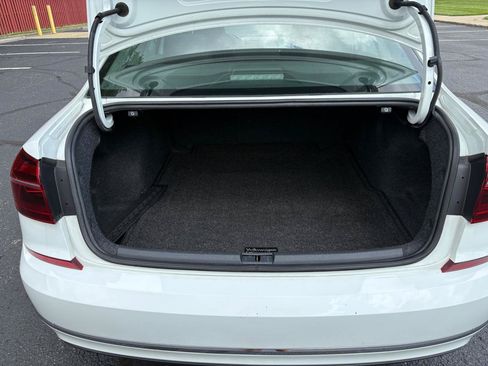 Used 2019 Volkswagen Passat 2.0T Wolfsburg FWD image 10