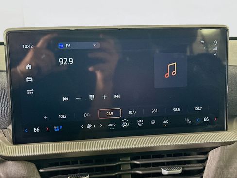 Used 2025 Ford Explorer Platinum w/ LUX Leather Package AWD/4WD image 21