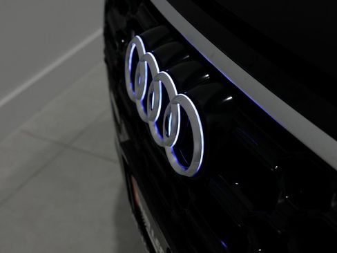 Used 2024 Audi Q5 e Prestige w/ Prestige Package image 32