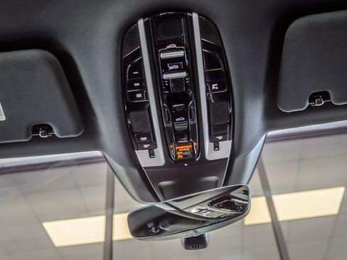Used 2020 Porsche Panamera image 34