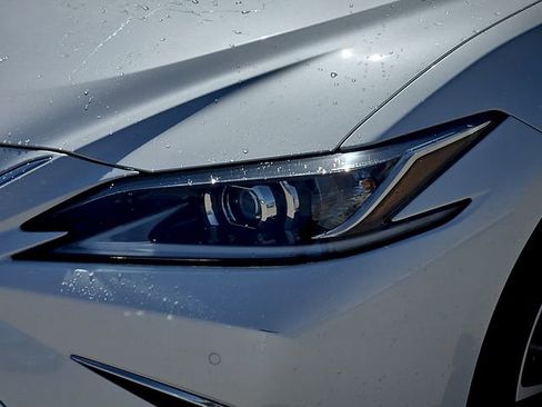 Used 2024 Lexus ES 350 w/ Premium Package image 10