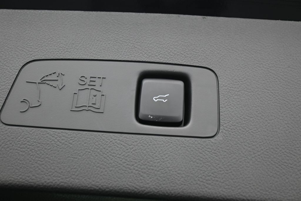 Used 2024 Lincoln Corsair Grand Touring AWD/4WD image 37