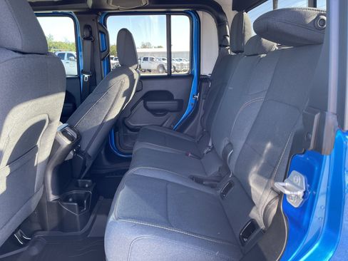 New 2025 Jeep Gladiator Sport image 37