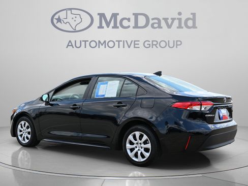 Used 2025 Toyota Corolla LE FWD image 4