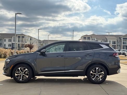 Used 2023 Kia Sportage EX image 5