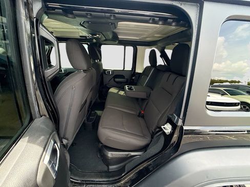 Used 2023 Jeep Wrangler Unlimited w/ Cold Weather Group AWD/4WD image 28