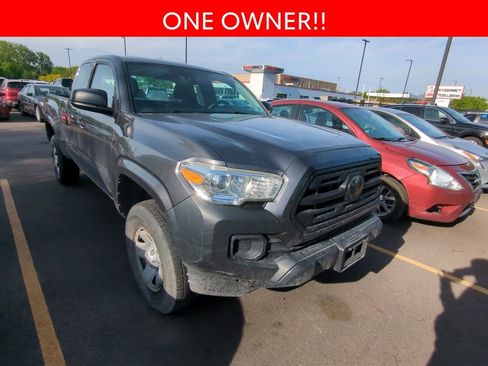 Used 2018 Toyota Tacoma SR w/ Four Season Floor Mat Package AWD/4WD image 3