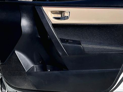 Used 2014 Toyota Corolla L image 22