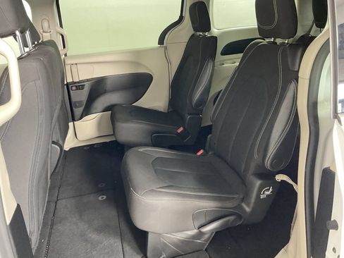 Used 2023 Chrysler Voyager LX FWD image 18