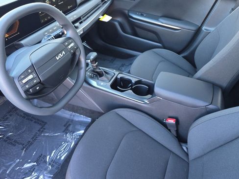 New 2026 Kia K4 LXS image 8