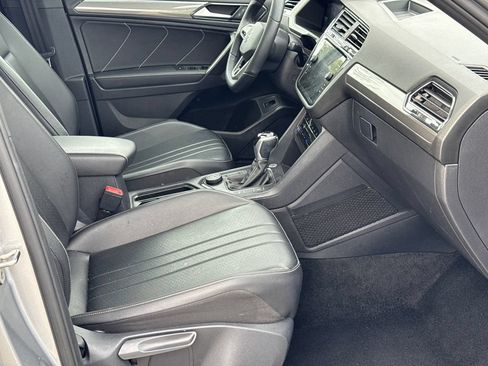 Used 2022 Volkswagen Tiguan SE R-Line AWD/4WD image 10