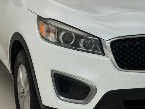 Used 2016 Kia Sorento LX image 5