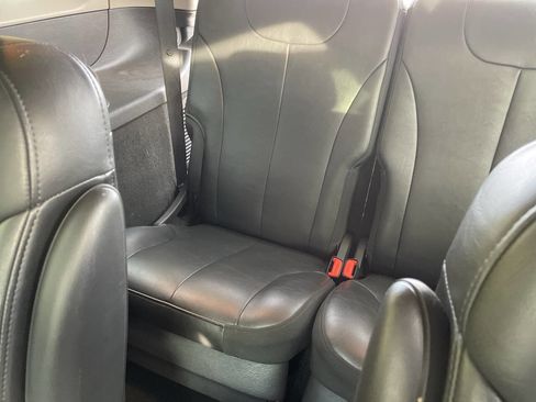 Used 2004 Chrysler Pacifica 2WD w/ Cargo Convenience Group image 18