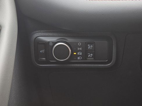 Used 2025 Ford Explorer Active image 26