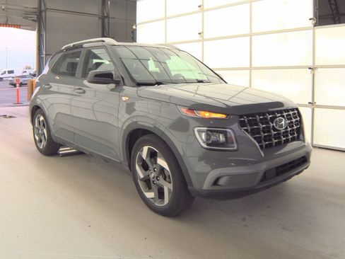 Used 2022 Hyundai Venue Limited w/ Cargo Package FWD image 6